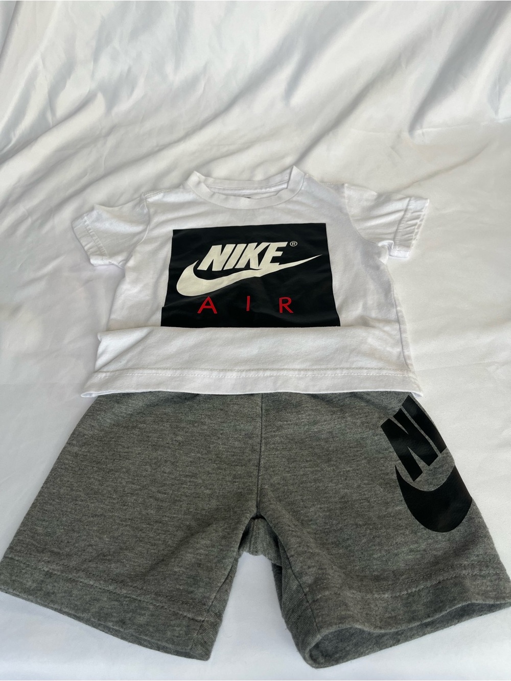 2t Nike Kids White Logo Tee & Gray Shorts Set
